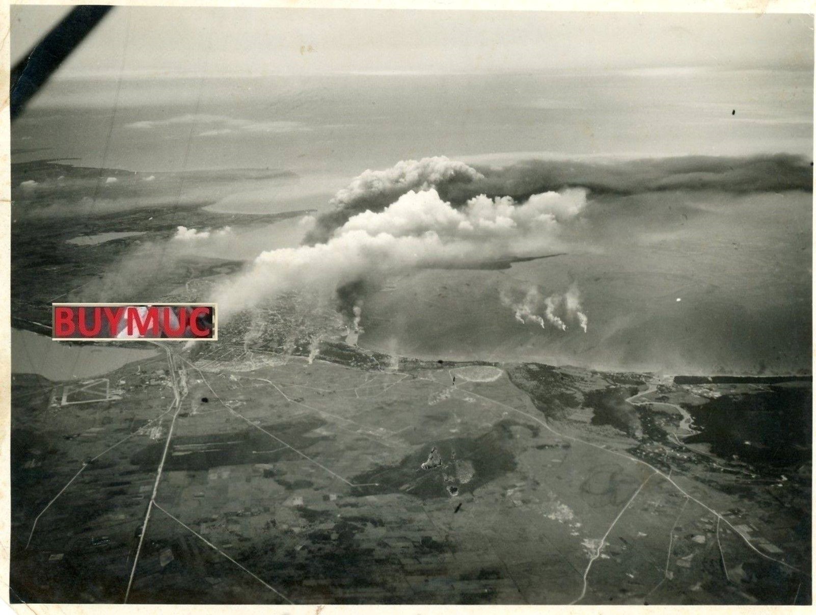 Dateerimata foto põlevast Tallinnast peale Punaarmee süütamisi ja õhkulaskmisi, kuid mitte varem kui 26. august 1941.