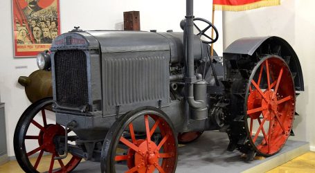 Valdo Praust: On October 1, 1931 the Harkov Tractor Factory gave its first production.